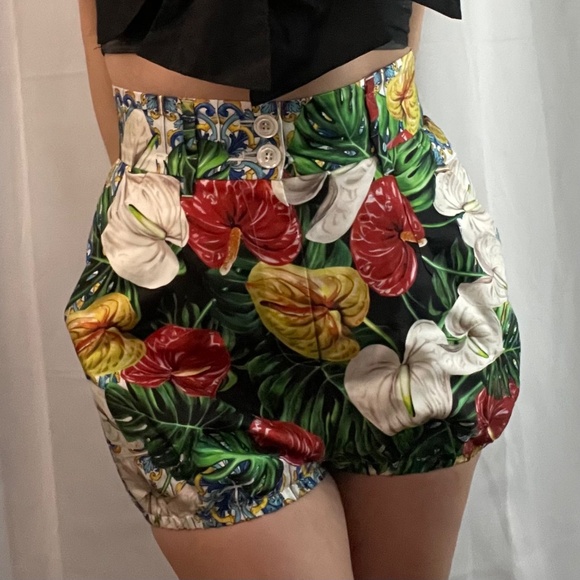 Dolce and Gabbana hot pants shorts - Picture 5 of 11